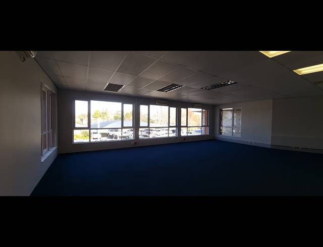 101M² OFFICE TO LET IN HILTON CENTRAL